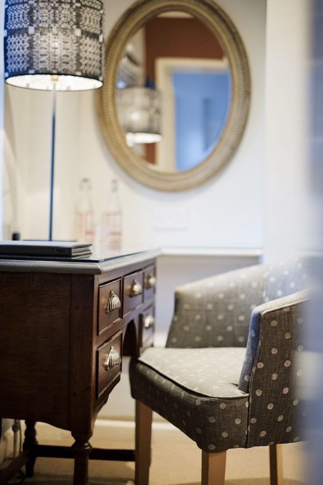 The Bear Of Rodborough Hotel 4*